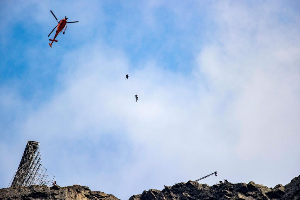 Il film Mission: Impossible 7 arriverà presto nelle sale di tutto il mondo. Nel frattempo l'attore Tom Cruise rivale quale è stata la scena da stunt man più pericolosa girata nel corso delle riprese.