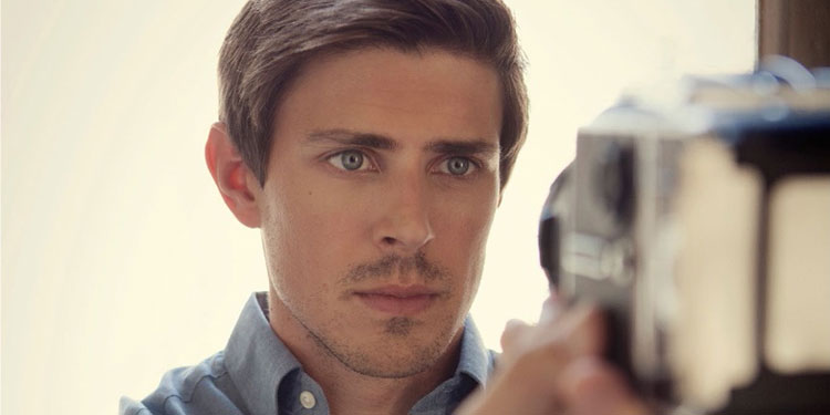 chris lowell bellomag