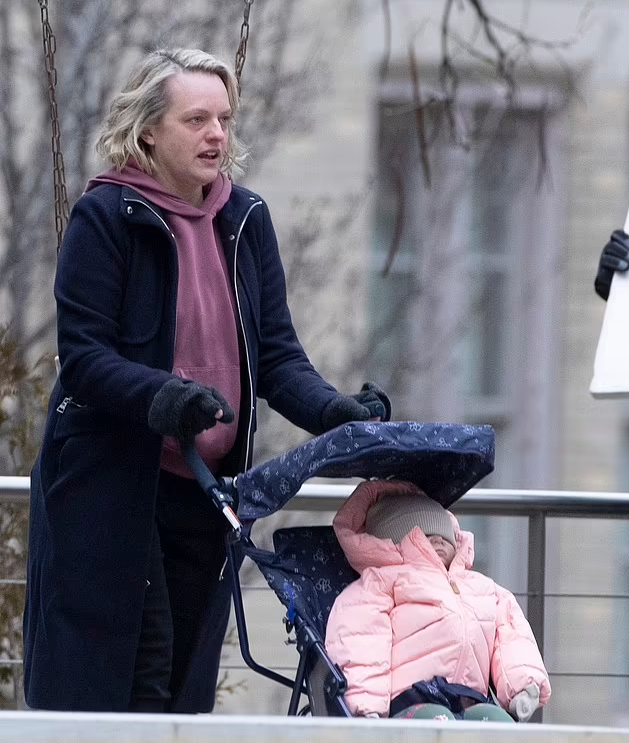 The Handmaid's Tale 5: Nuove immagini di June e Nichole
