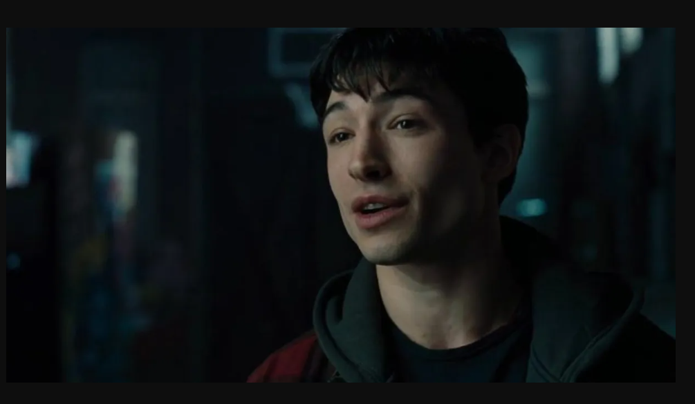 Ezra Miller in terapia per "Problemi complessi di salute mentale" e si scusa