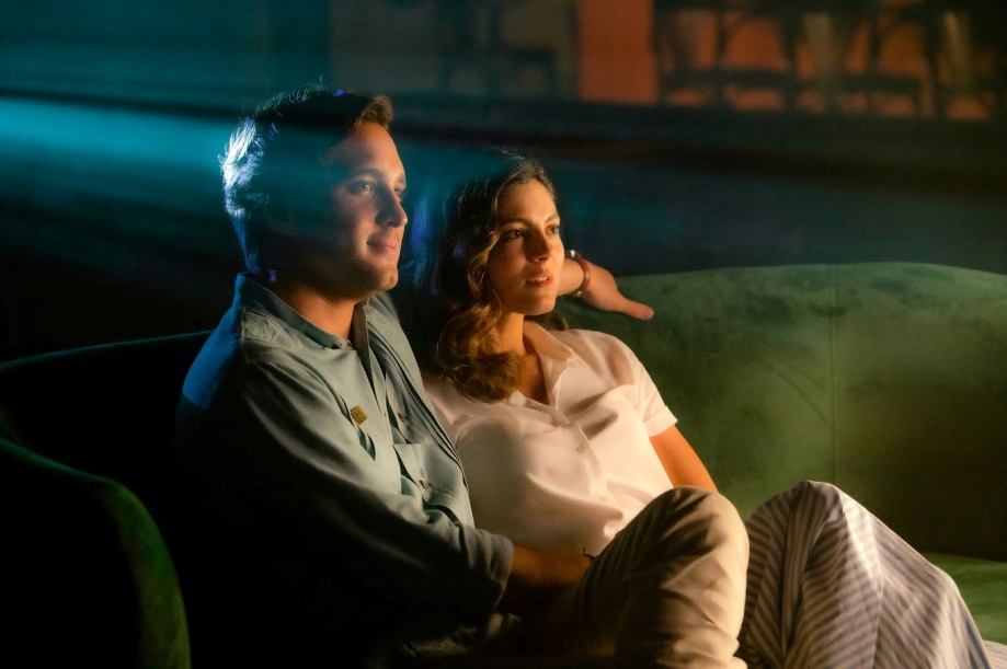 At Midnight: La nuova commedia romantica con Diego Boneta e Monica Barbaro, dal 10 febbraio su Paramount+