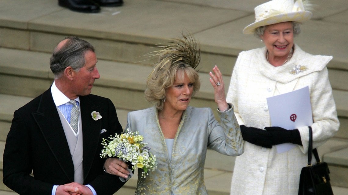 The crown 6 carlo e camilla