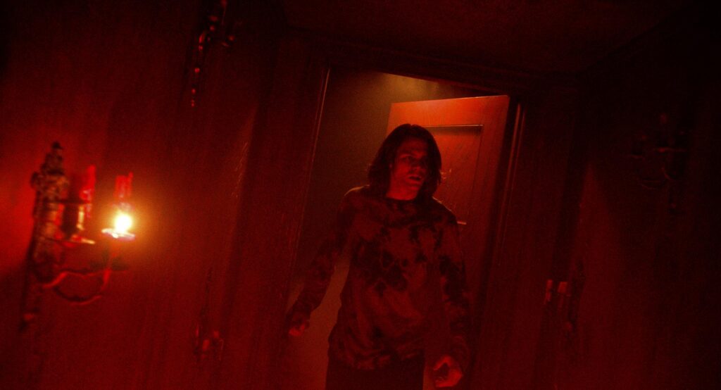 Insidious: La Porta Rossa, trailer e poster del quinto capitolo della celebre saga horror