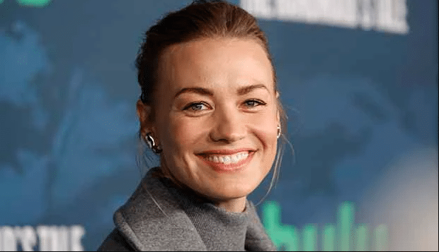 The Handmaid’s Tale: Yvonne Strahovski aspetta il suo terzo figlio |Foto