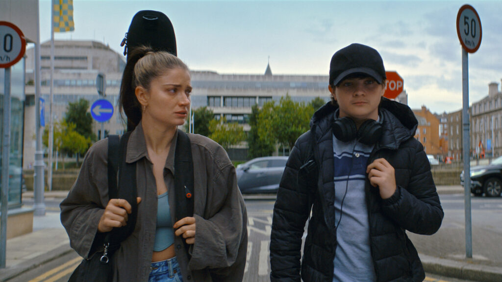 Flora and Son, il nuovo film con Eve Hewson dal 29 Settembre su Apple TV+ | TRAILER
