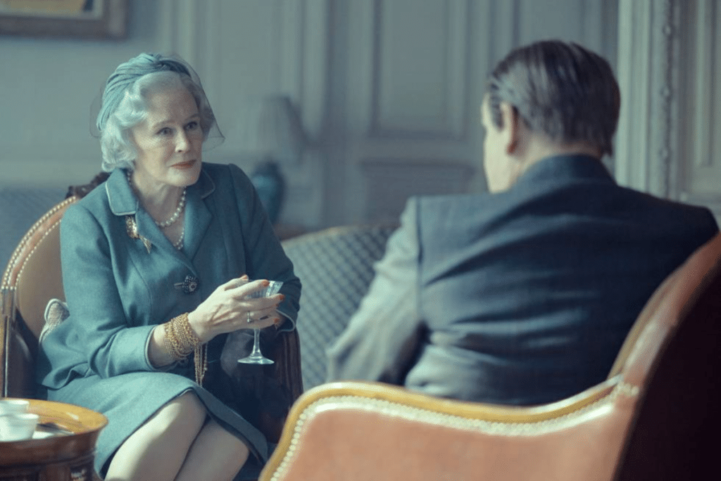 The New Look: Glenn Close nei panni di Carmel Snow, direttrice di Harper's Bazaar