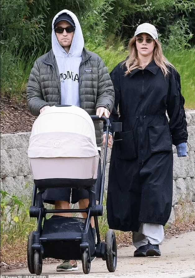 Robert Pattinson e Suki Waterhouse sono appena diventati genitori 