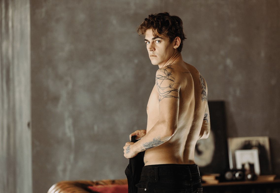 Young Sherlock: Prime Video ordina la serie diretta da Guy Ritchie, con Hero Fiennes Tiffin