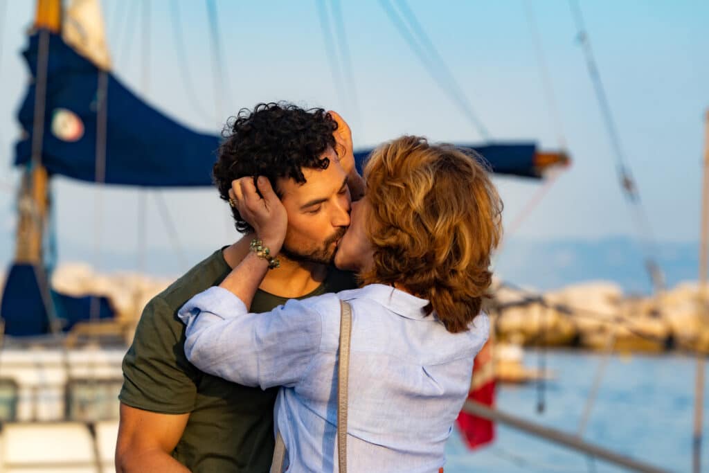 Inganno: La serie con Monica Guerritore e Giacomo Gianniotti, dal 9 Ottobre su Netflix | TRAILER