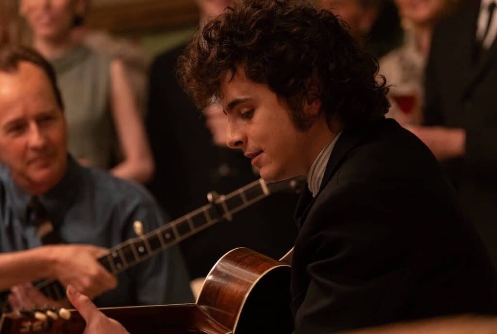 A Complete Unknown: Recensione del film su Bob Dylan con Timothée Chalamet