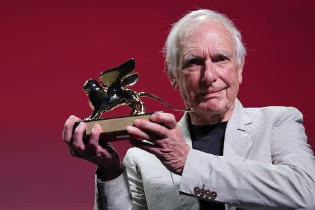 Venezia 81: A Peter Weir, regista de L’attimo fuggente e The Truman Show, il Leone d’Oro alla carriera