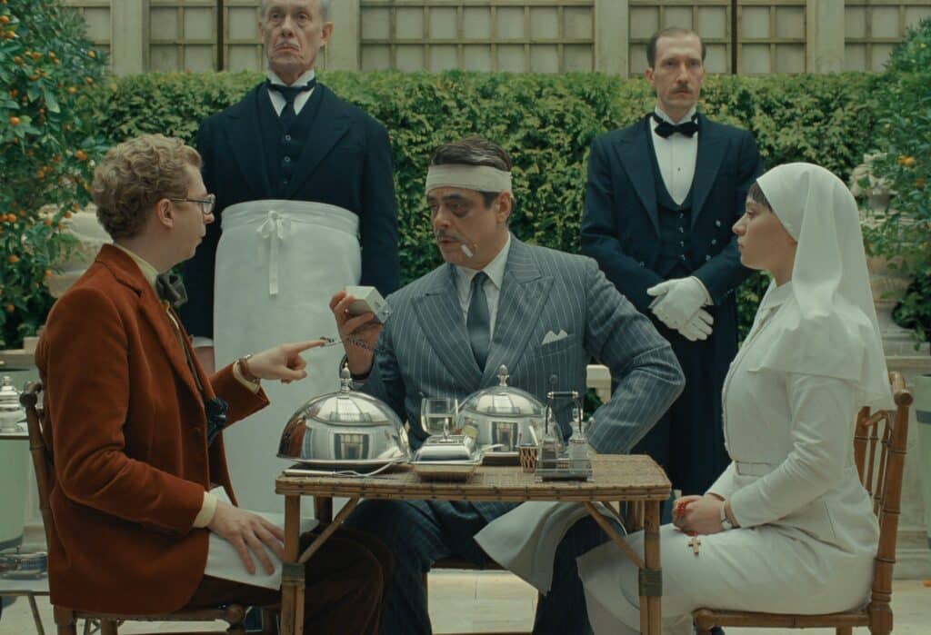 Con La Trama Fenicia Wes Anderson torna alle origini (o quasi), la Recensione