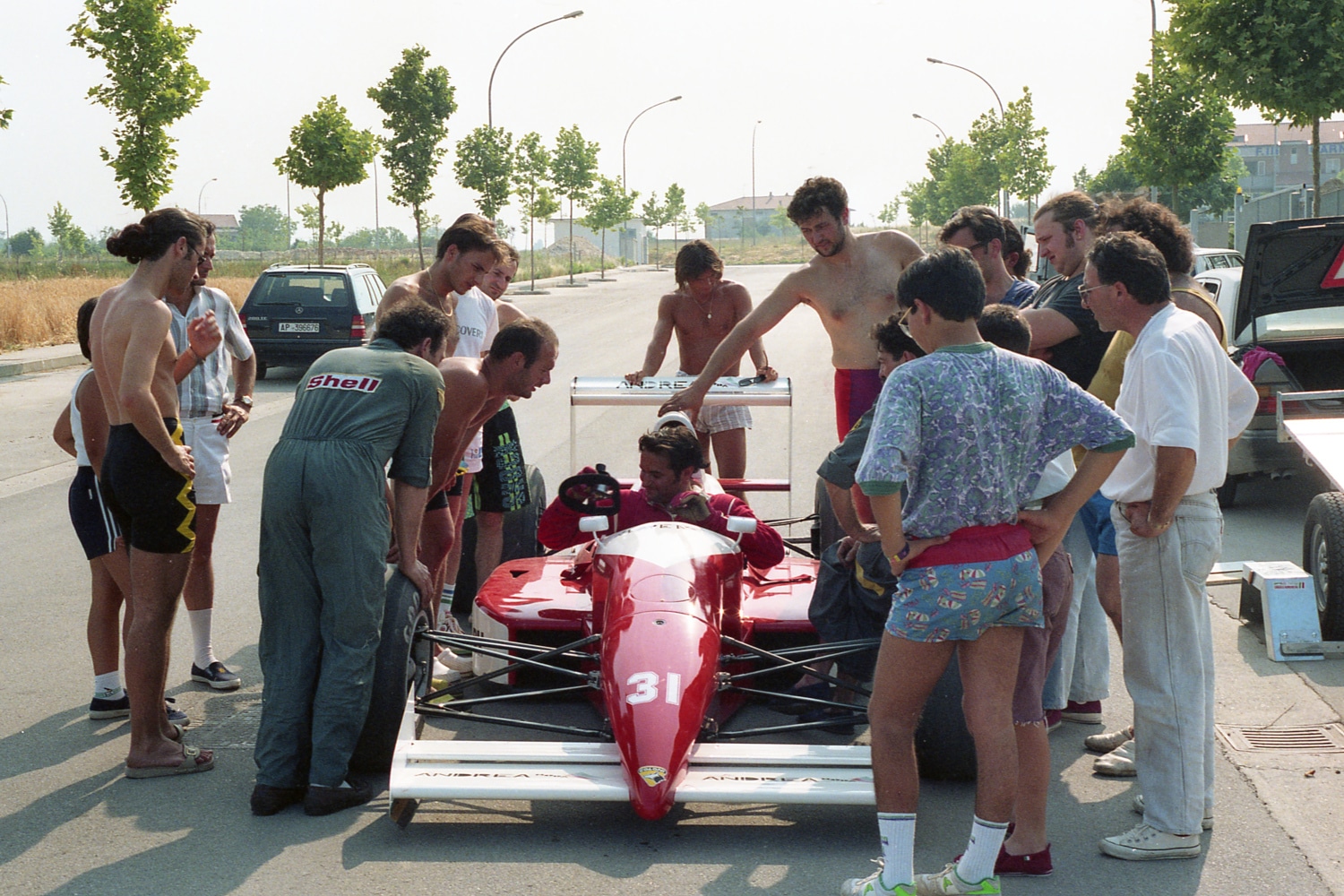 Andrea Moda Formula: il racconto senza precedenti della scuderia più delirante della F1