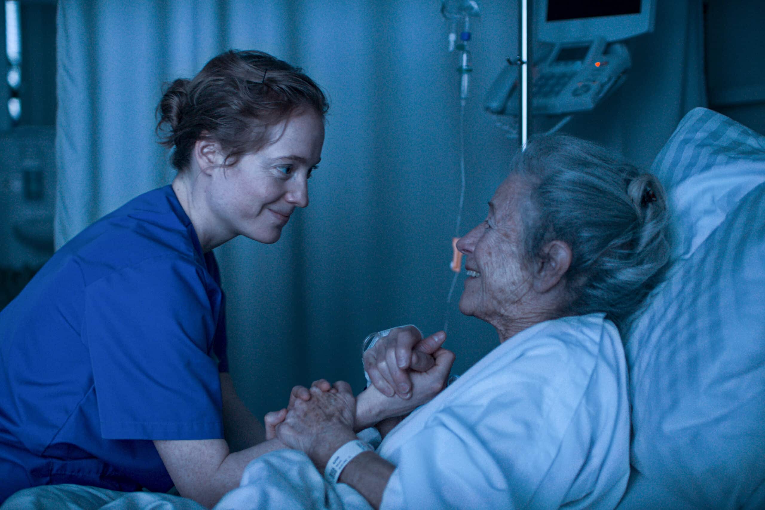 "L'ultimo turno": Una notte in corsia, tra umanità e collasso del sistema - La Recensione
