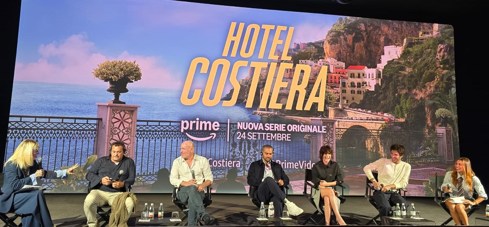 Hotel Costiera: Jesse Williams Incanta Roma con la Costiera Amalfitana nel Cuore