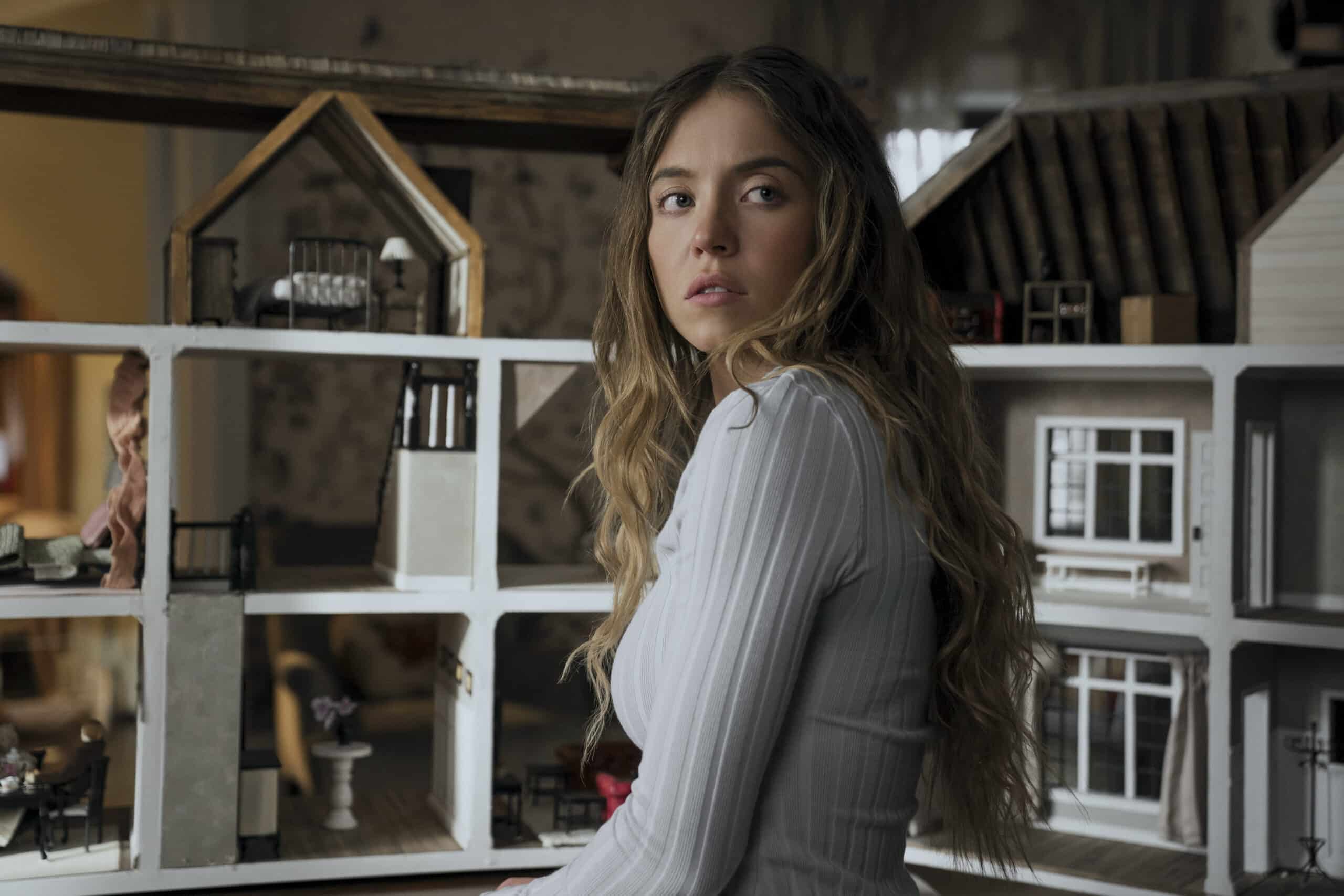 Una di famiglia: Trailer e Poster del thriller psicologico con Sydney Sweeney e Amanda Seyfried
