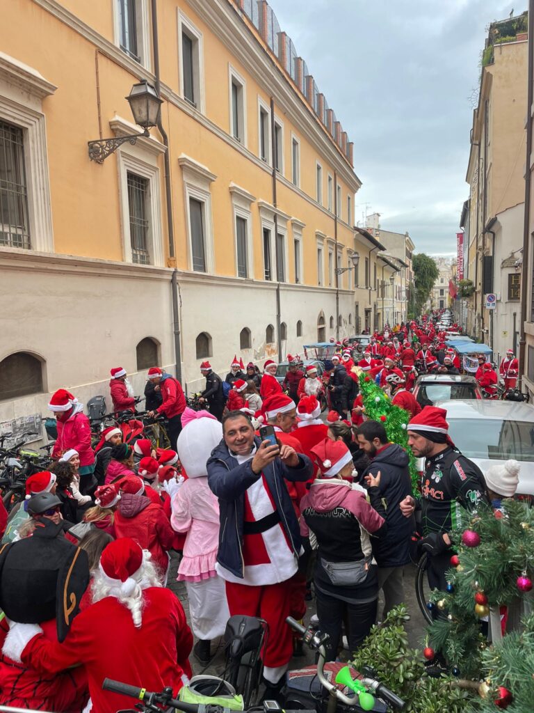 Babbo Natale in bicicletta Domenica 21 dicembre, per sostenere i bambini di Peter Pan ODV