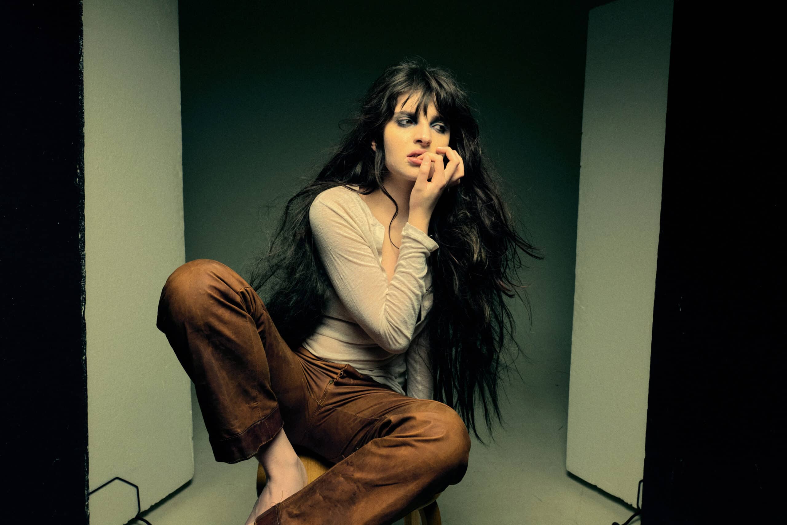 Angelica Bove presenta alla stampa Tana, il suo primo album in uscita da domani 30 gennaio