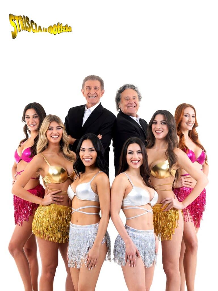 Ezio Greggio, Enzo Iacchetti, Veline da sinistra Ginevra Festa, Nausica Marasca, Virginia Stablum, Lavinia Circeo, Alessia Anzioli e Lara Granata