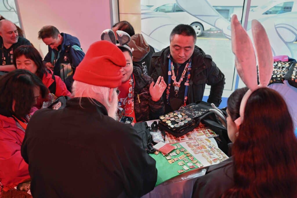 Milano Cortina 2026: Official Olympics Pin Trading Center a tema Looney Tunes