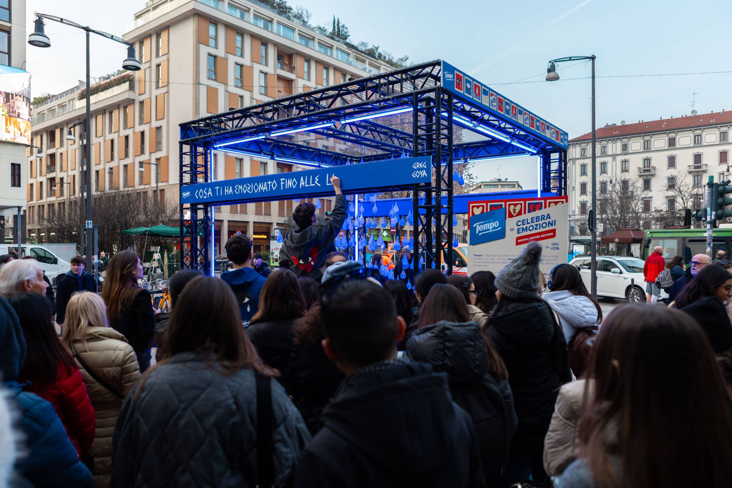 Tempo x Greg Goya A Milano Largo la Foppa diventa una box delle emozioni