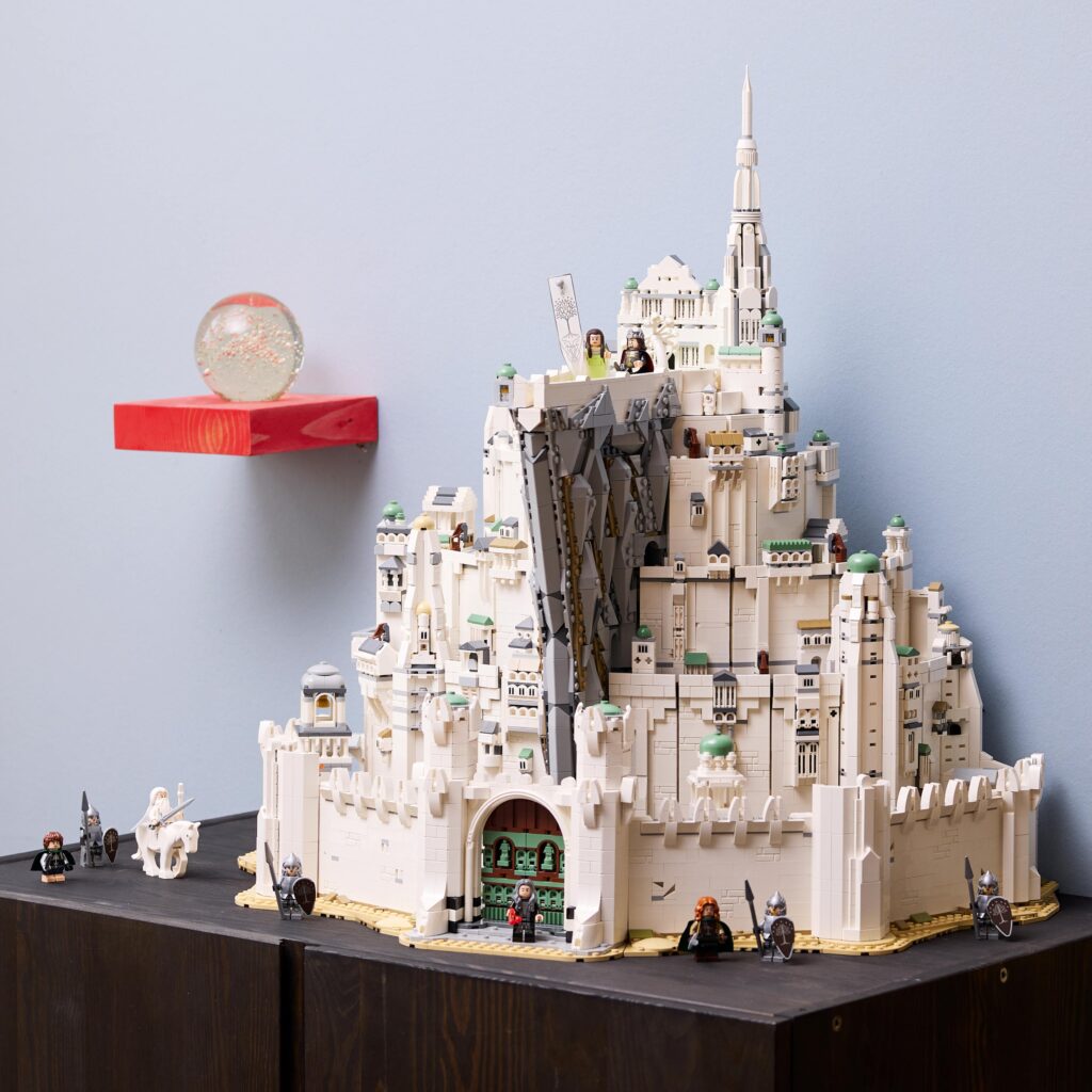 Il Signore degli Anelli festeggia 25 anni tra collezioni esclusive, grandi eventi e il nuovo set LEGO dedicato a Minas Tirith