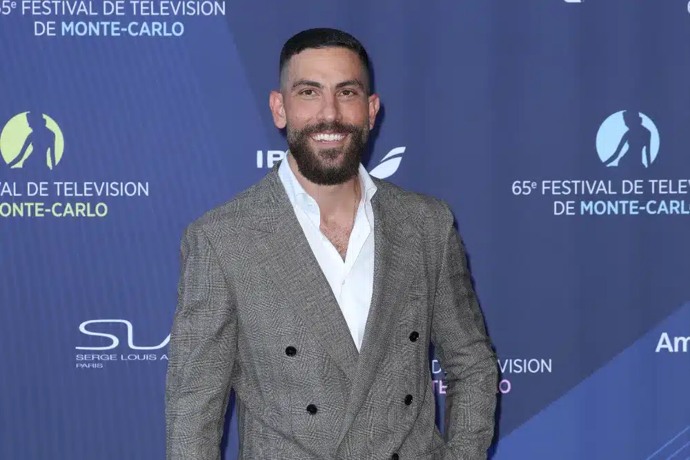 Intervista esclusiva a Zeeko Zaki, l'attore dietro l'Agente Omar Adom Zidan, nella serie FBI, si racconta.