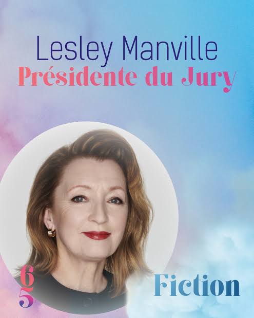 Intervista esclusiva, Lesley Manville ci svela il segreto dei sui trionfi teatrali e del grande e piccolo schermo.
