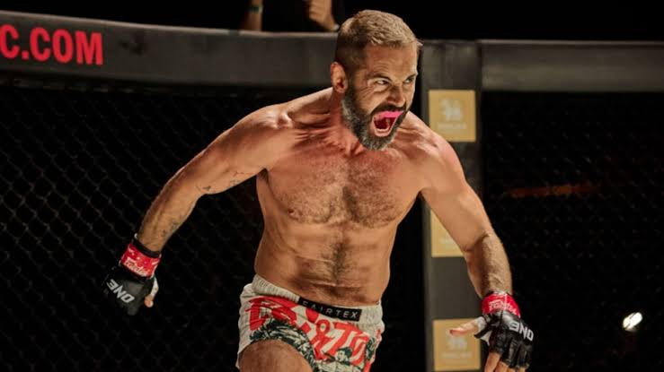 Beast: il film con Russell Crowe convince più sul ring che fuori - Recensione