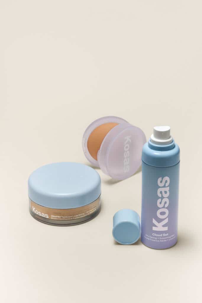 Cloud Set Loose Powder: Kosas presenta la nuova cipria che contrasta la lucidità e mantiene un finish naturale
