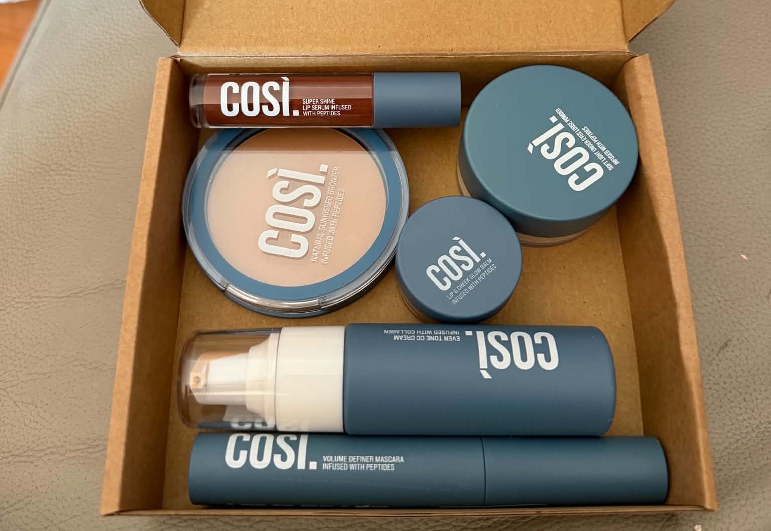 COSÌ Cosmetics: Il nuovo brand italiano con un’estetica essenziale